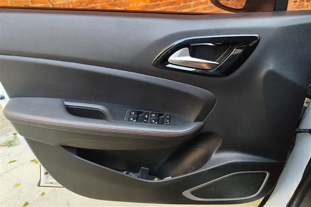 2017 Brilliance Auto V3 1.5L 112HP L4 5AT,autocango,china used car exporter,china ev exporter,chinese used car exporter,chinese used ev exporter