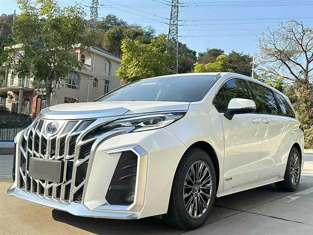 2023 Toyota Sienna 2.5L 189HP L4 E-CVT Hybrid