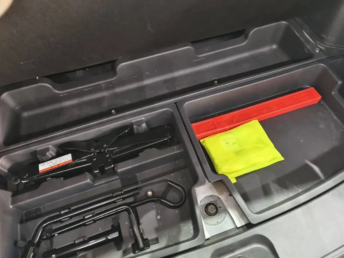 2017 Yema T70 1.8T 160HP L4 CVT,autocango,china used car exporter,china ev exporter,chinese used car exporter,chinese used ev exporter