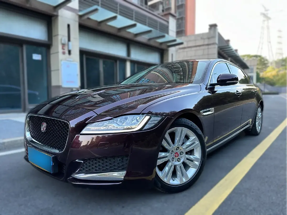 2018 Jaguar XFL 2.0T 250HP L4 8AT 2018 Jaguar XFL 2.0T 250HP L4 8AT