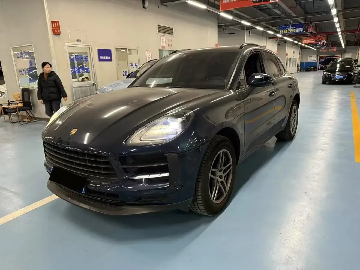 2018 Porsche Macan 2.0T 252HP L4 7DCT