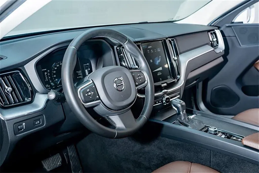 2021 Volvo XC60 2.0T 250HP L4 8AT,autocango,china used car exporter,china ev exporter,chinese used car exporter,chinese used ev exporter