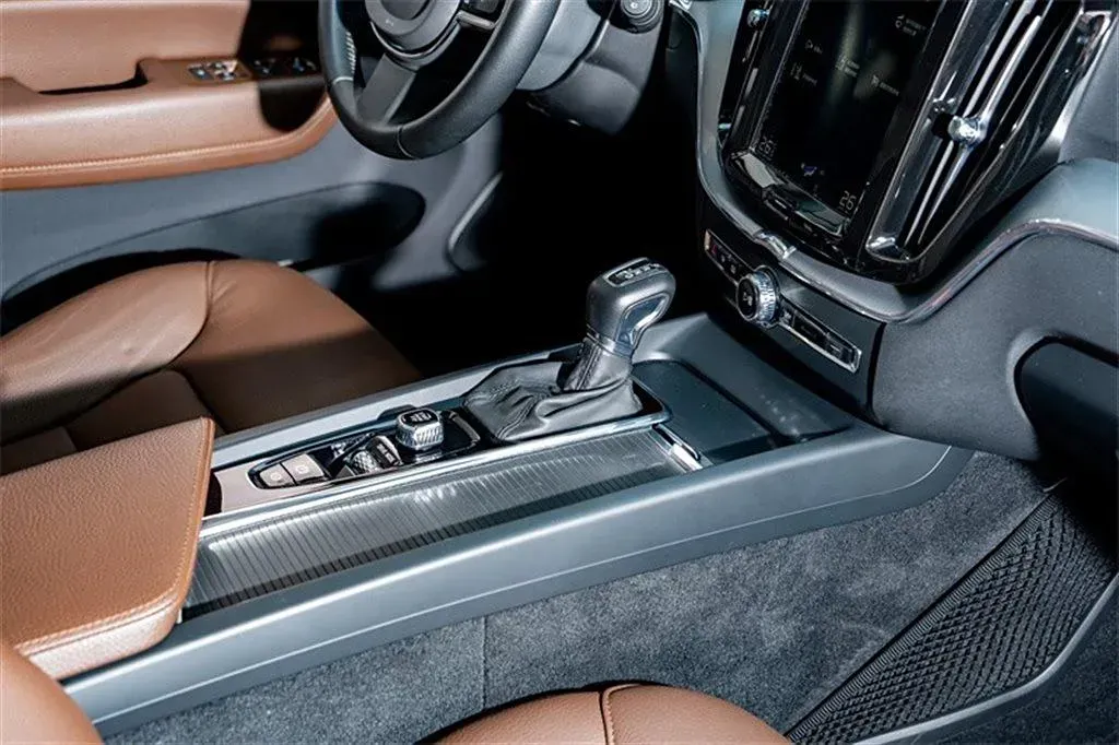 2021 Volvo XC60 2.0T 250HP L4 8AT,autocango,china used car exporter,china ev exporter,chinese used car exporter,chinese used ev exporter