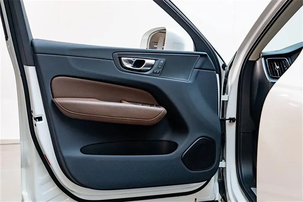 2021 Volvo XC60 2.0T 250HP L4 8AT,autocango,china used car exporter,china ev exporter,chinese used car exporter,chinese used ev exporter