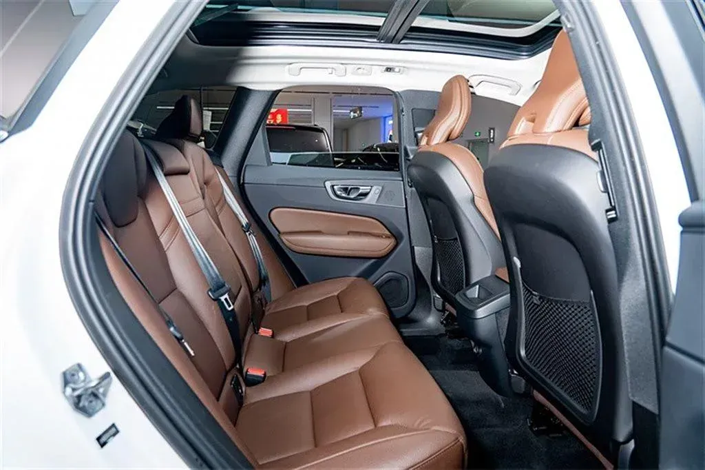 2021 Volvo XC60 2.0T 250HP L4 8AT,autocango,china used car exporter,china ev exporter,chinese used car exporter,chinese used ev exporter