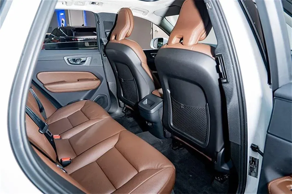 2021 Volvo XC60 2.0T 250HP L4 8AT,autocango,china used car exporter,china ev exporter,chinese used car exporter,chinese used ev exporter