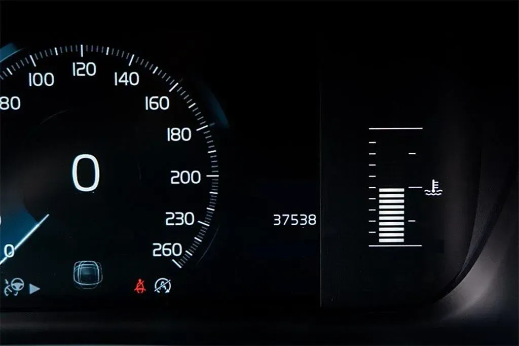 2021 Volvo XC60 2.0T 250HP L4 8AT,autocango,china used car exporter,china ev exporter,chinese used car exporter,chinese used ev exporter