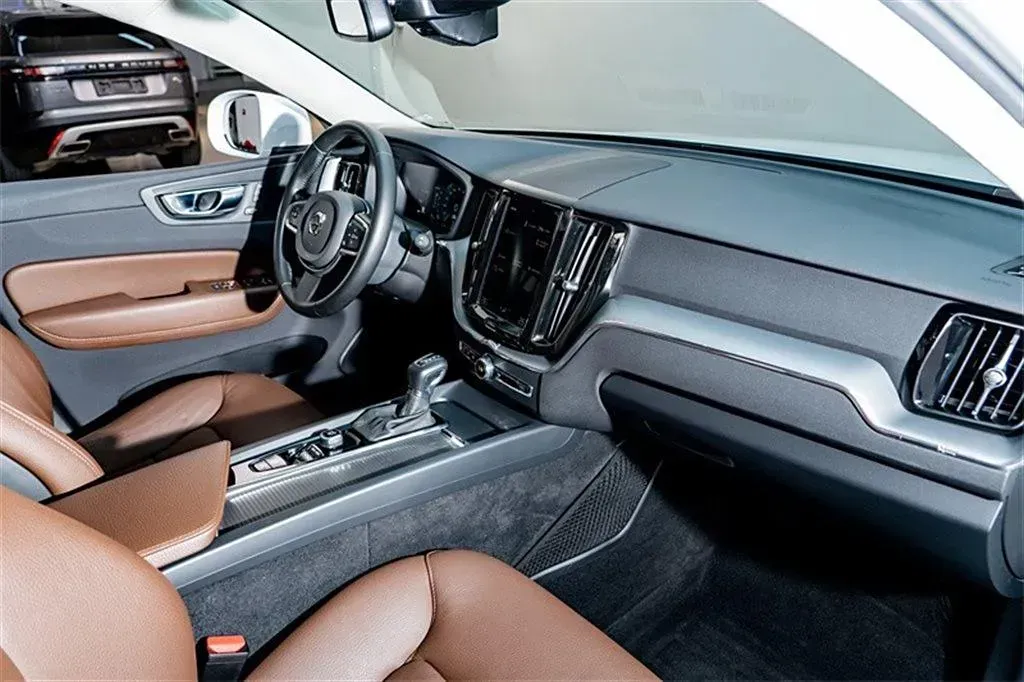 2021 Volvo XC60 2.0T 250HP L4 8AT,autocango,china used car exporter,china ev exporter,chinese used car exporter,chinese used ev exporter