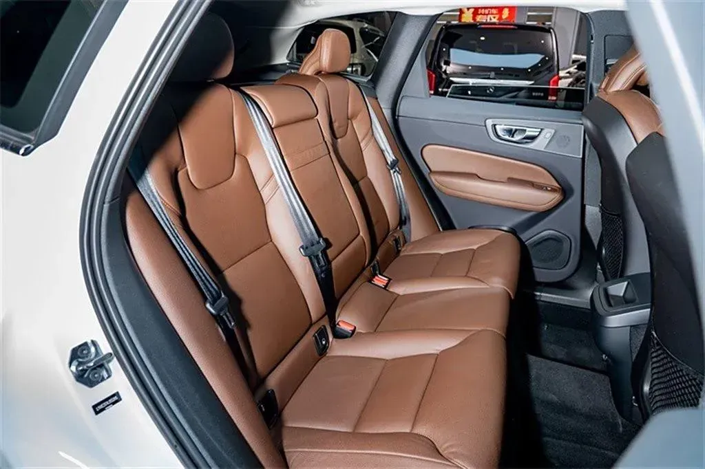 2021 Volvo XC60 2.0T 250HP L4 8AT,autocango,china used car exporter,china ev exporter,chinese used car exporter,chinese used ev exporter