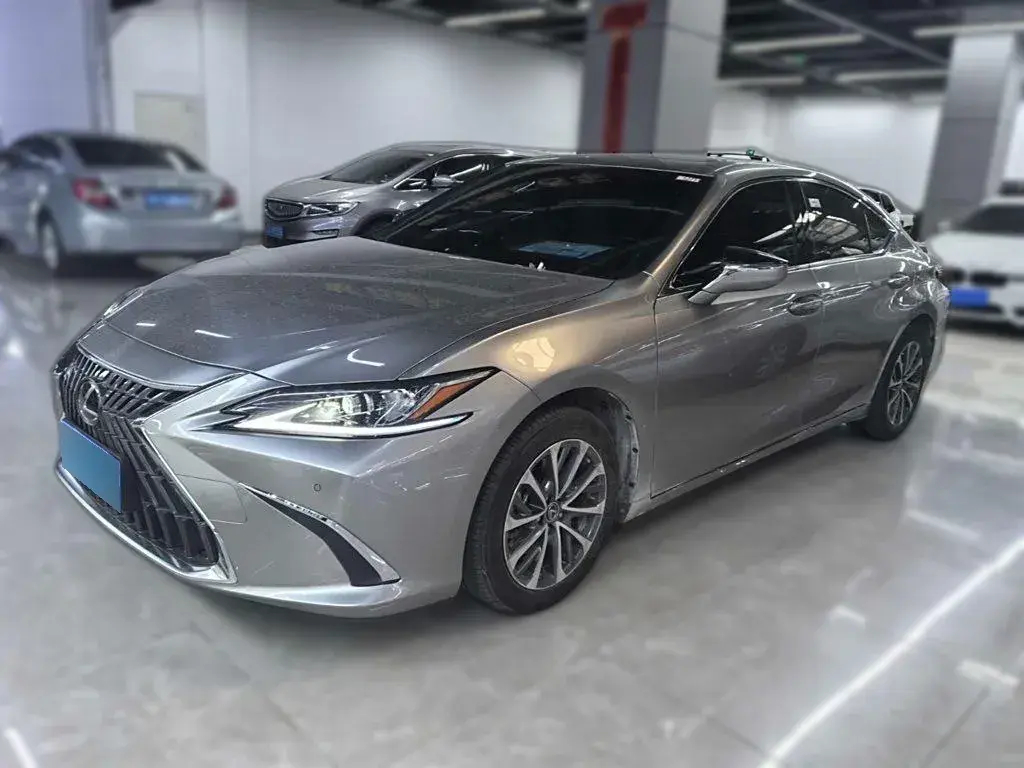 2022 Lexus ES 2.5L 178HP L4 E-CVT Hybrid