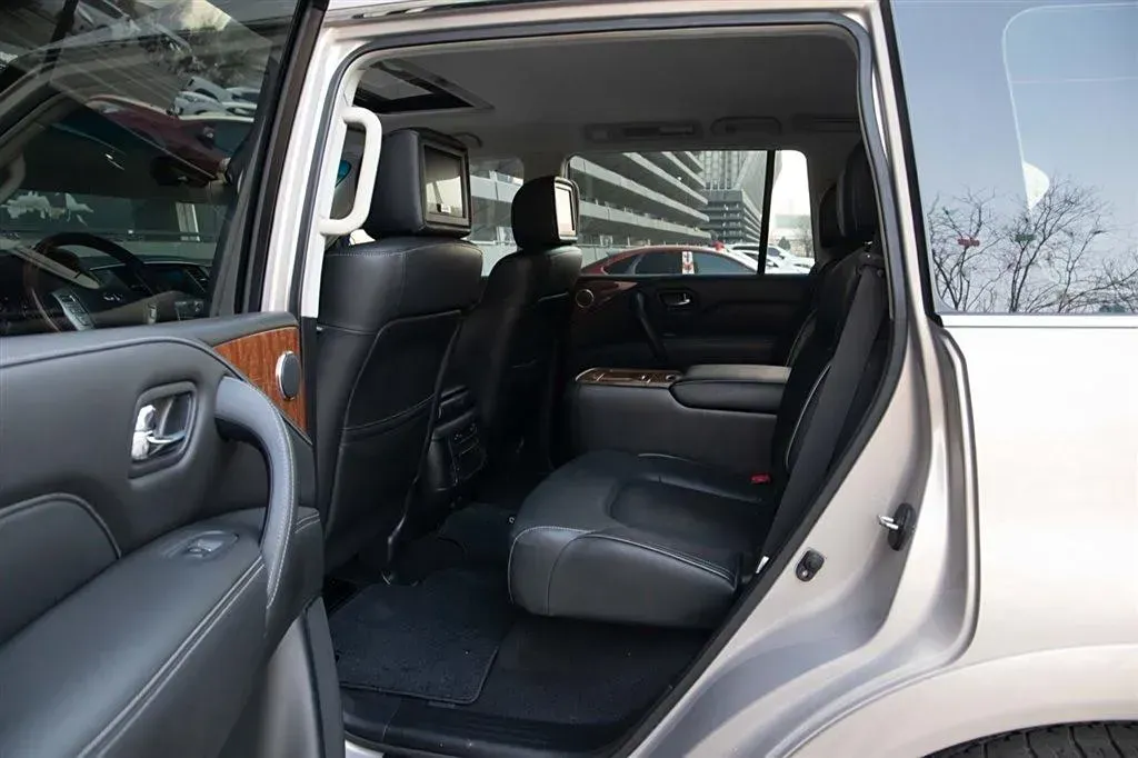 2016 Infiniti QX80 5.6L 398HP V8 7AT,autocango,china used car exporter,china ev exporter,chinese used car exporter,chinese used ev exporter