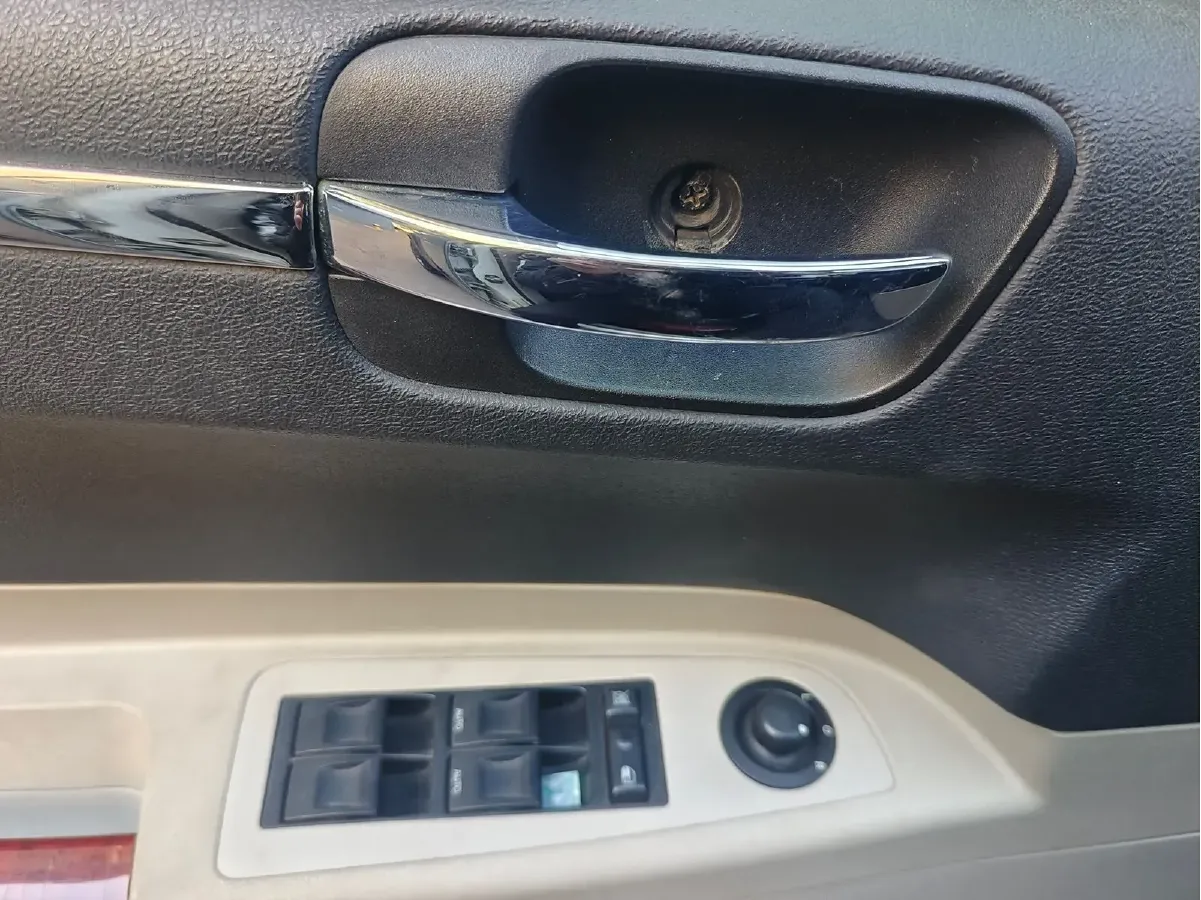 2004 Chrysler 300C 5.7L 340HP V8 5AT,autocango,china used car exporter,china ev exporter,chinese used car exporter,chinese used ev exporter