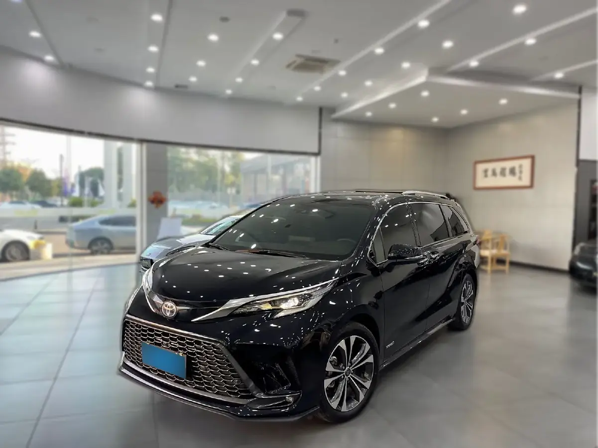 2022 Toyota Granvia 2.5L 192HP L4 E-CVT Hybrid