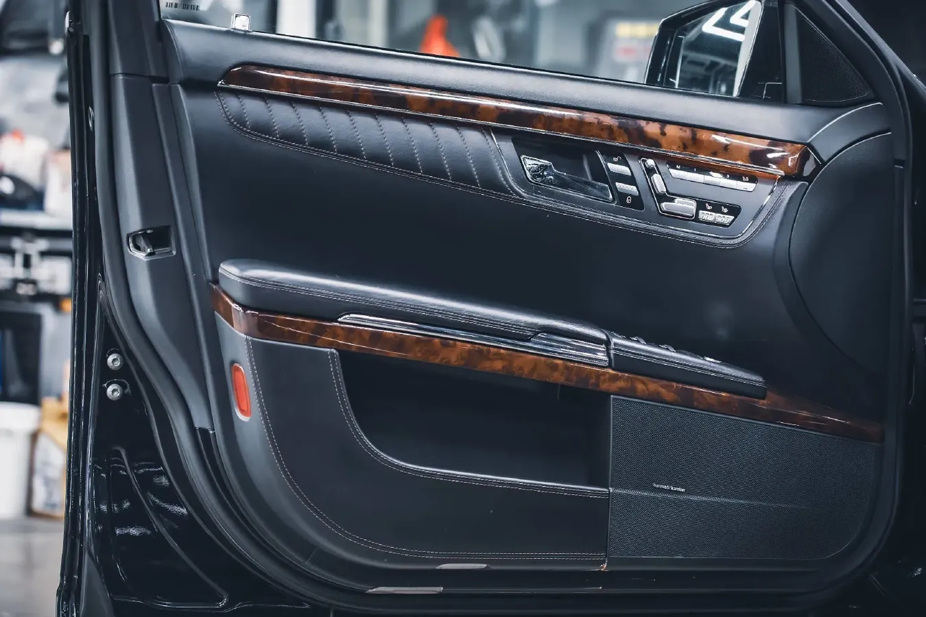 2011 Brabus S Class 5.5T 517HP V12 5AT,autocango,china used car exporter,china ev exporter,chinese used car exporter,chinese used ev exporter