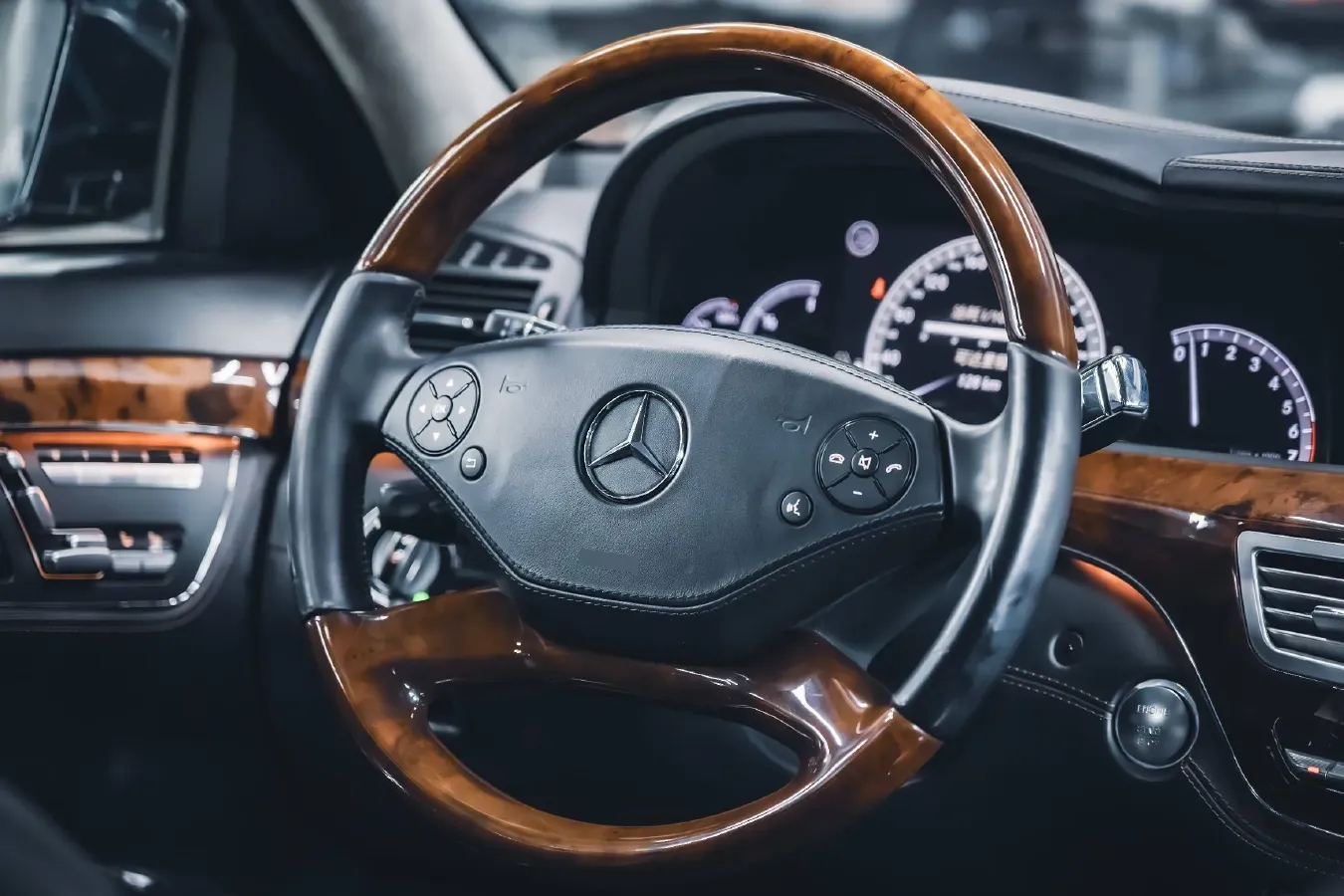 2011 Brabus S Class 5.5T 517HP V12 5AT,autocango,china used car exporter,china ev exporter,chinese used car exporter,chinese used ev exporter