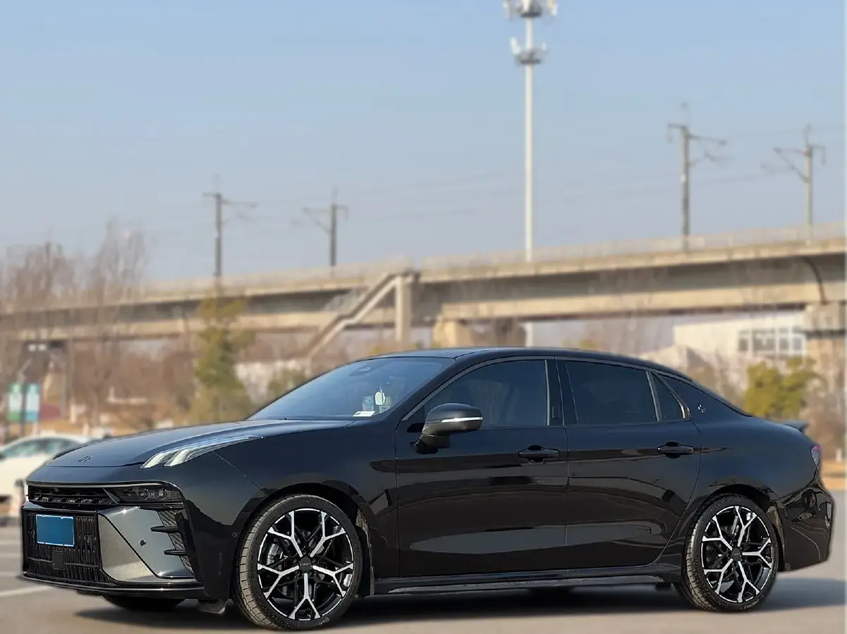 2023 LYNK&CO 03 2.0T 265HP L4 8AT