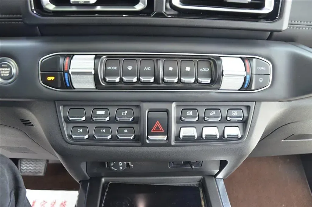 2024 212 212 T01 2.0T 252HP L4 8AT,autocango,china used car exporter,china ev exporter,chinese used car exporter,chinese used ev exporter