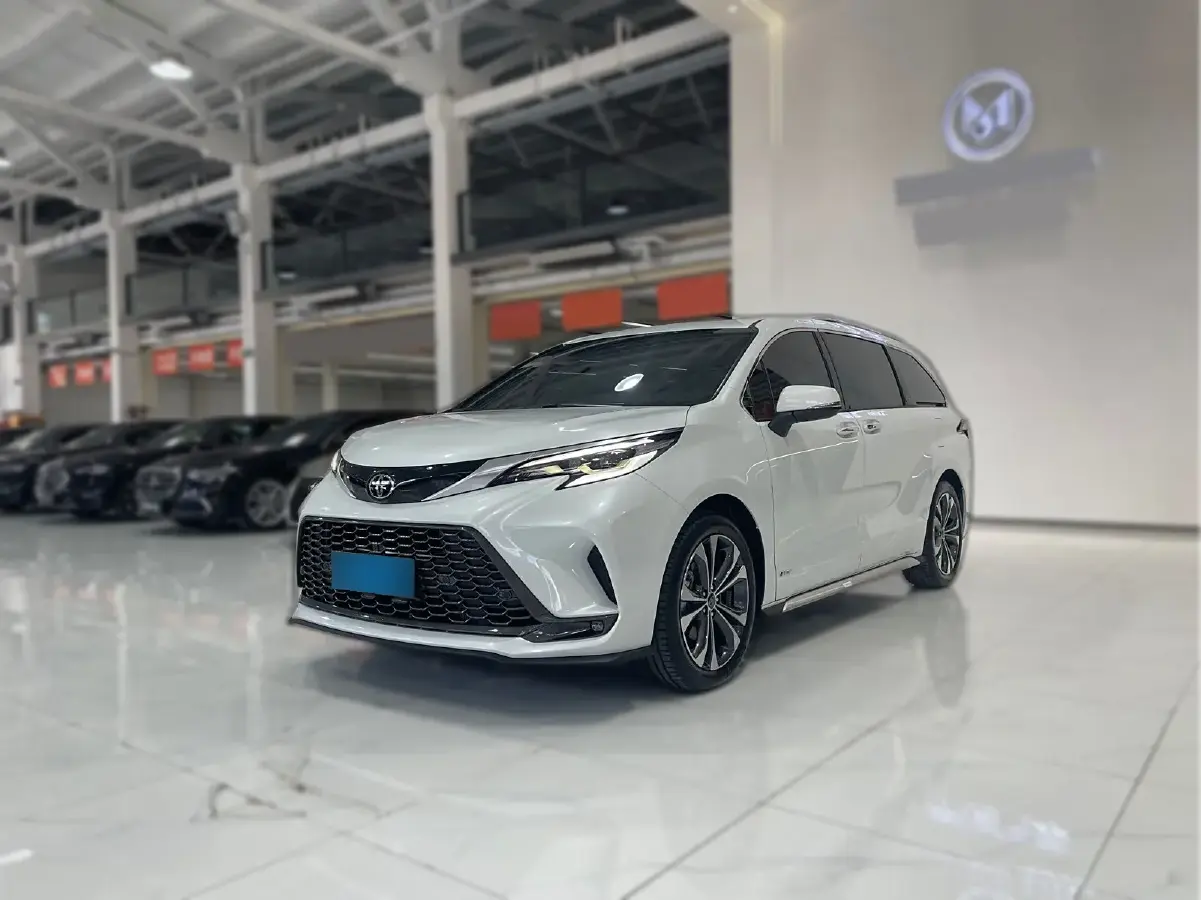 2024 Toyota Granvia 2.5L 189HP L4 E-CVT Hybrid