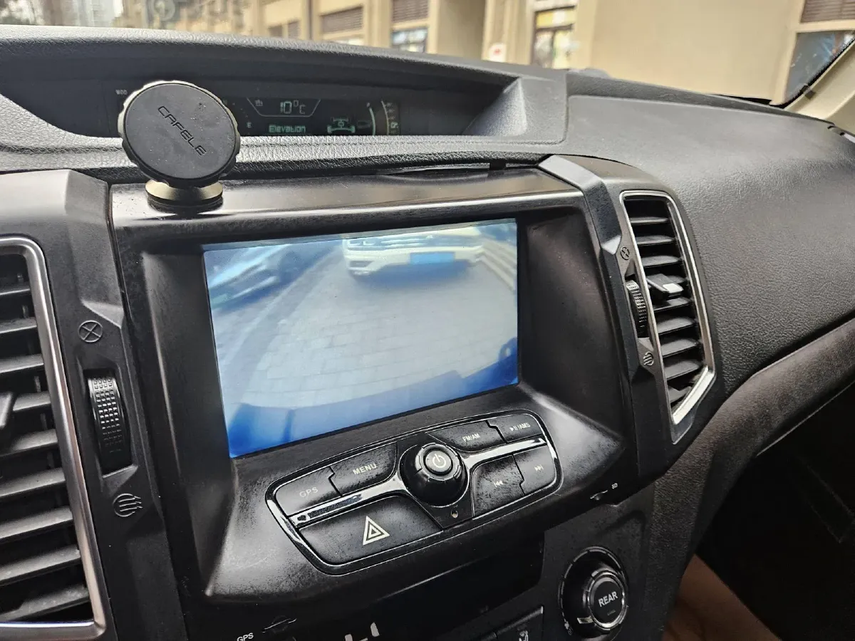 2015 Leopaard Q6 2.4L 147HP L4 5MT,autocango,china used car exporter,china ev exporter,chinese used car exporter,chinese used ev exporter