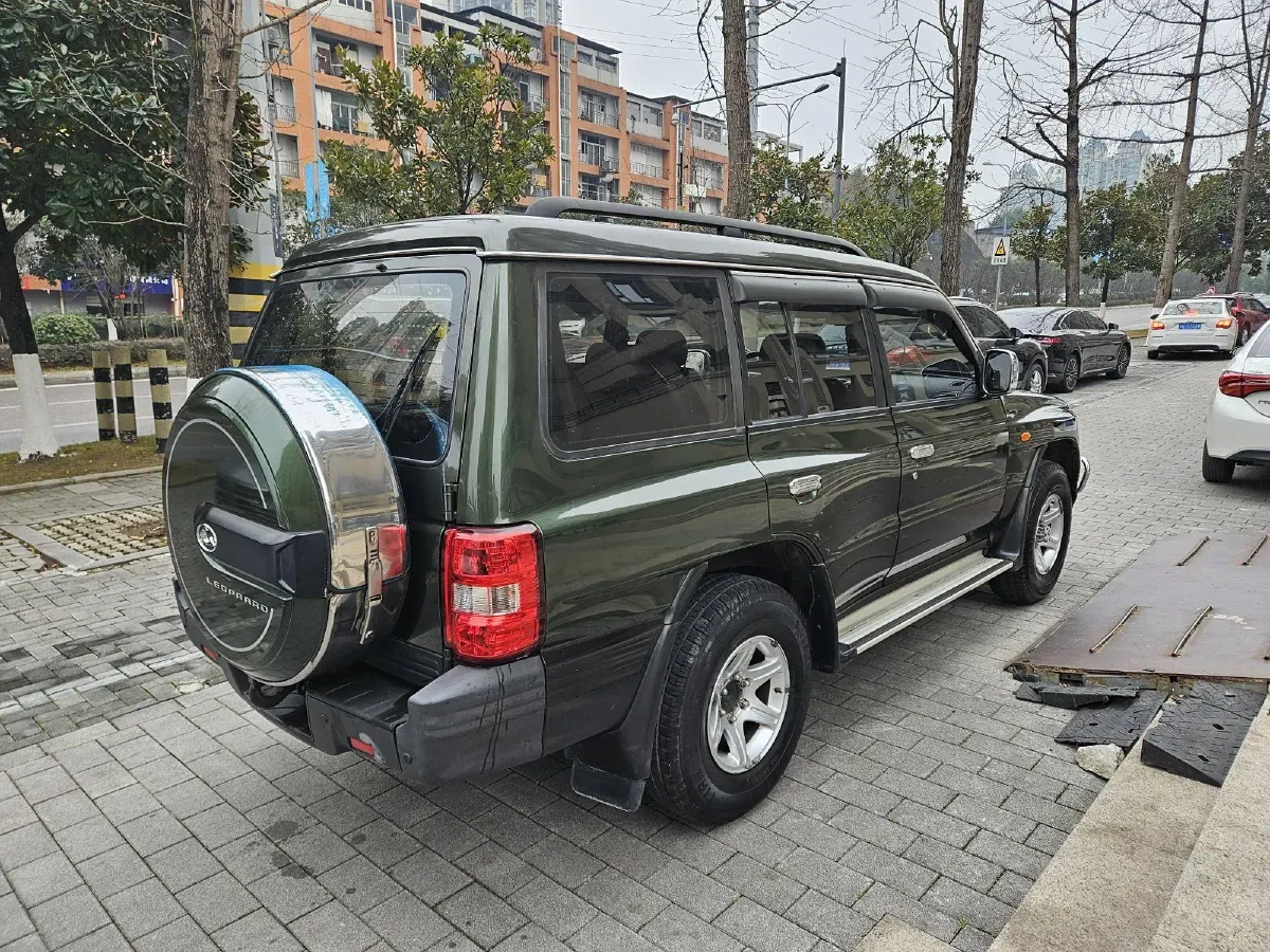 2015 Leopaard Q6 2.4L 147HP L4 5MT,autocango,china used car exporter,china ev exporter,chinese used car exporter,chinese used ev exporter