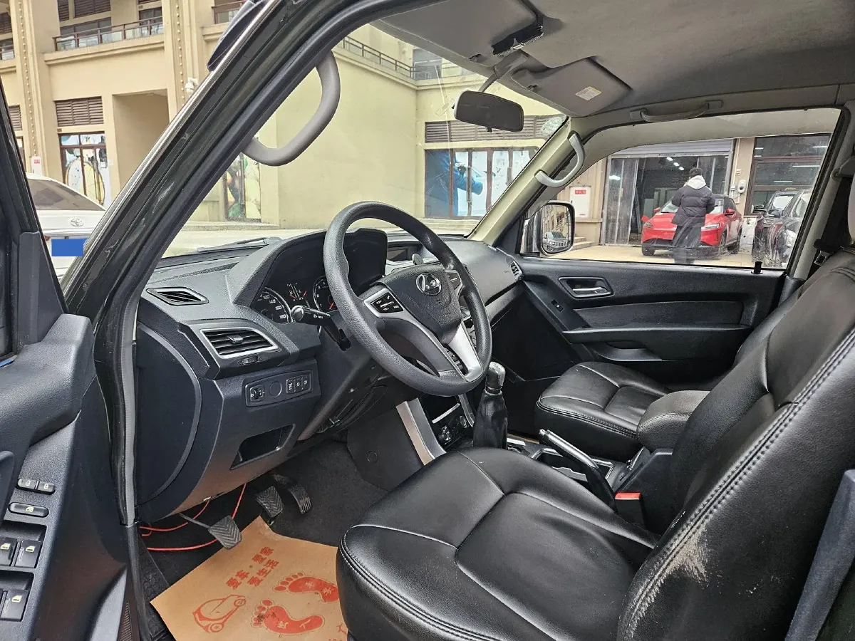 2015 Leopaard Q6 2.4L 147HP L4 5MT,autocango,china used car exporter,china ev exporter,chinese used car exporter,chinese used ev exporter