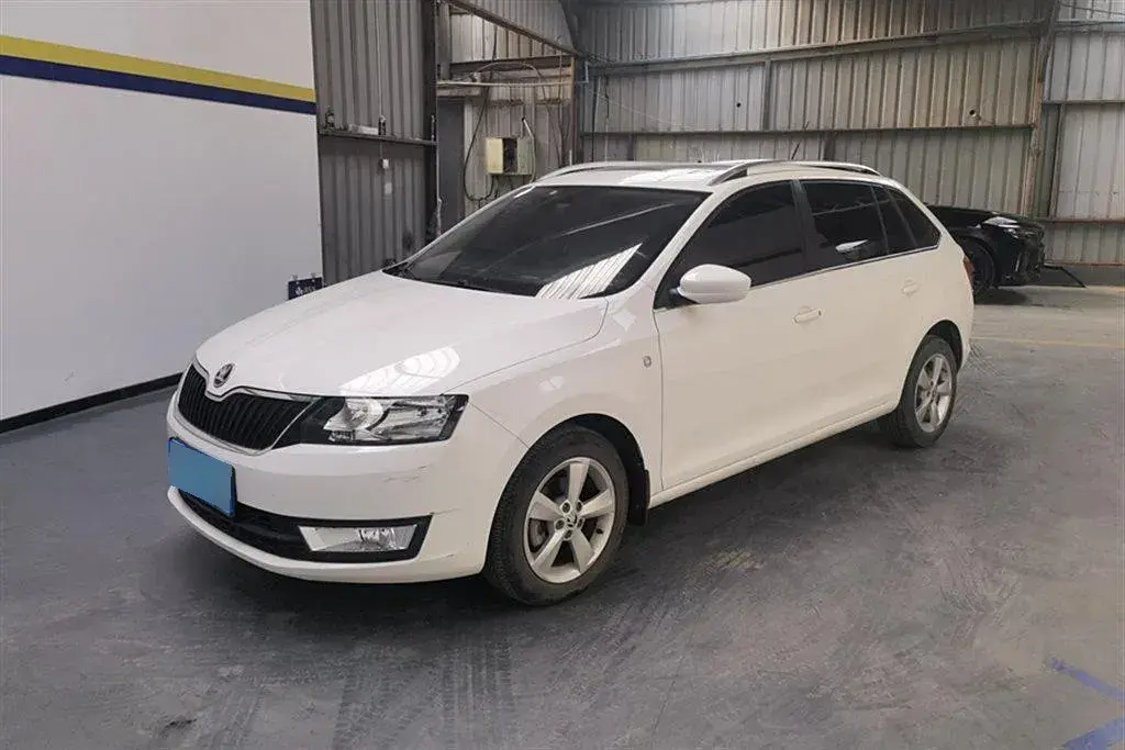 2016 Skoda Rapid Spaceback 1.6L 110HP L4 5MT