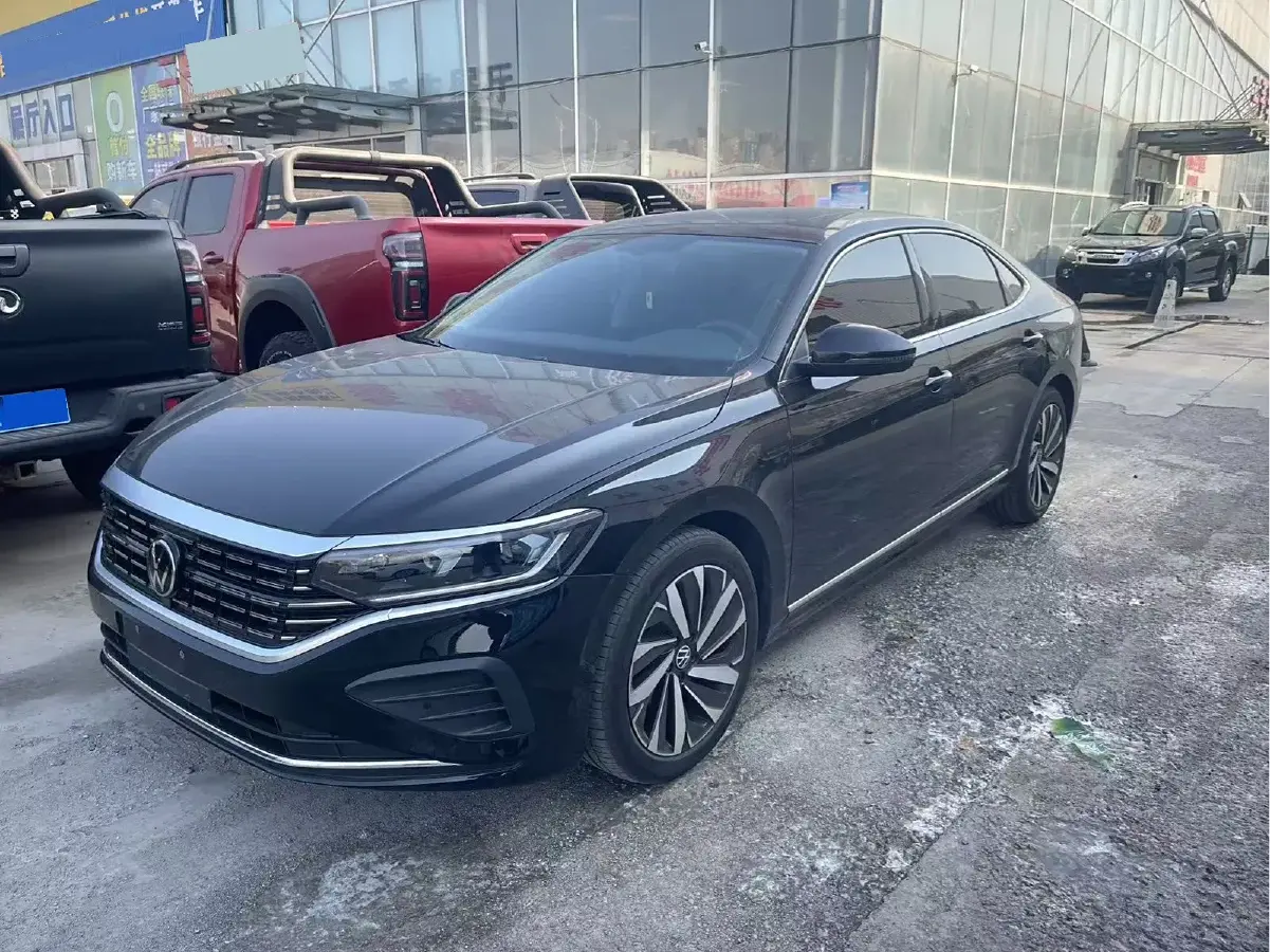 2024 Volkswagen Passat 2.0T 220HP L4 7DCT