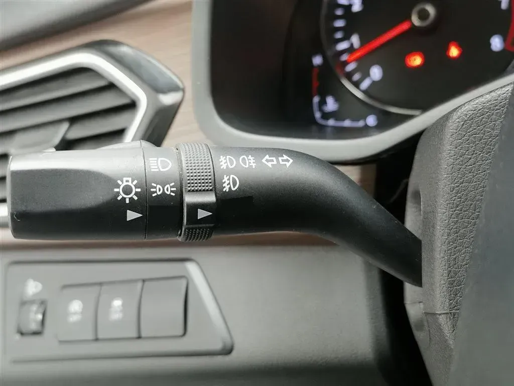 2017 FAW Senia R7 1.6L 116HP L4 6AT,autocango,china used car exporter,china ev exporter,chinese used car exporter,chinese used ev exporter