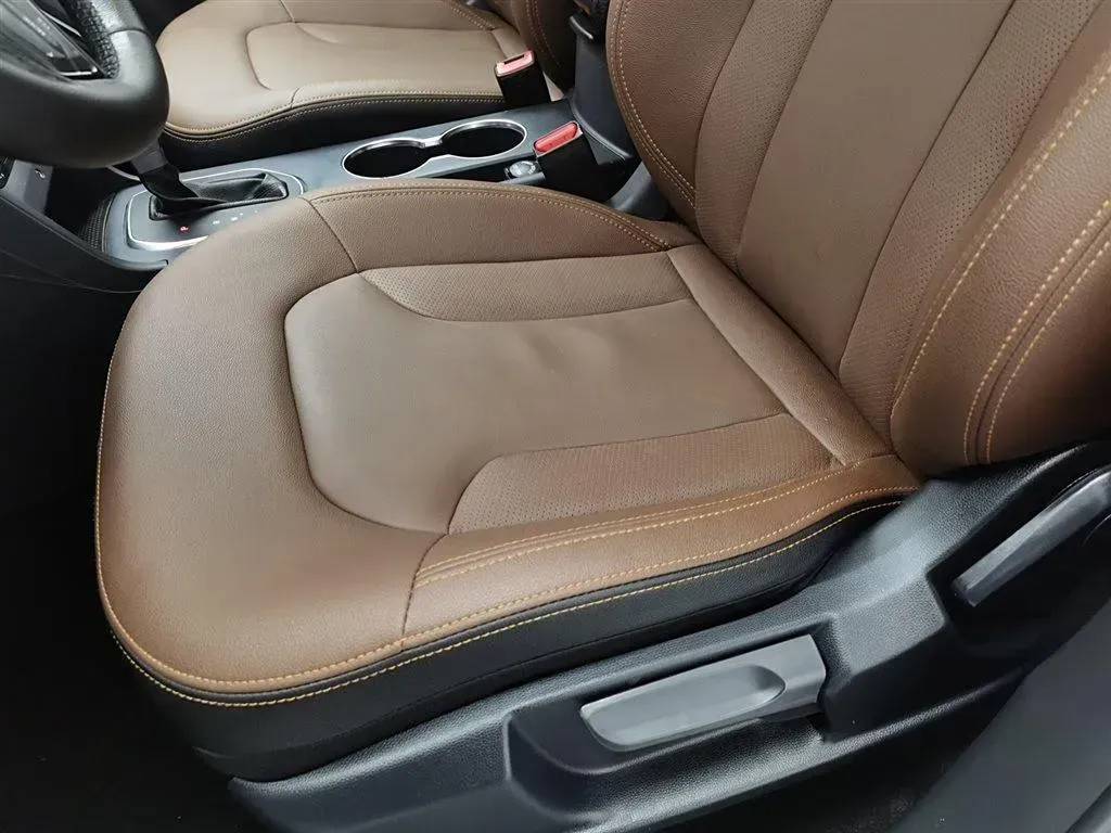 2017 FAW Senia R7 1.6L 116HP L4 6AT,autocango,china used car exporter,china ev exporter,chinese used car exporter,chinese used ev exporter