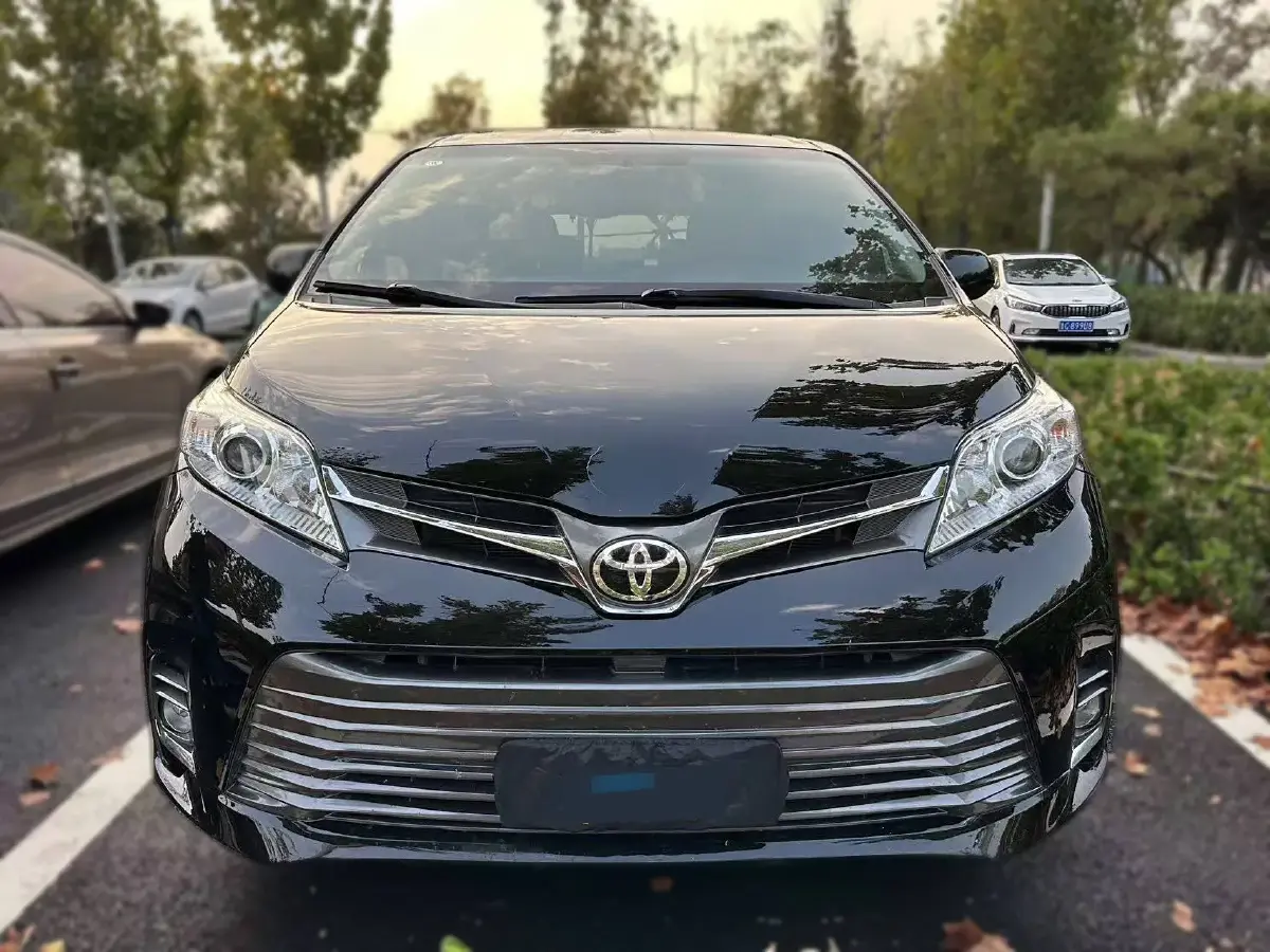 2015 Toyota Sienna 3.5L 269HP V6 6AT