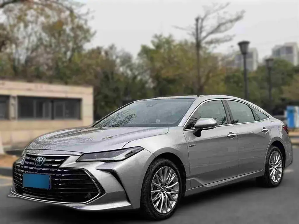 2022 Toyota Avalon 2.5L 178HP L4 E-CVT Hybrid