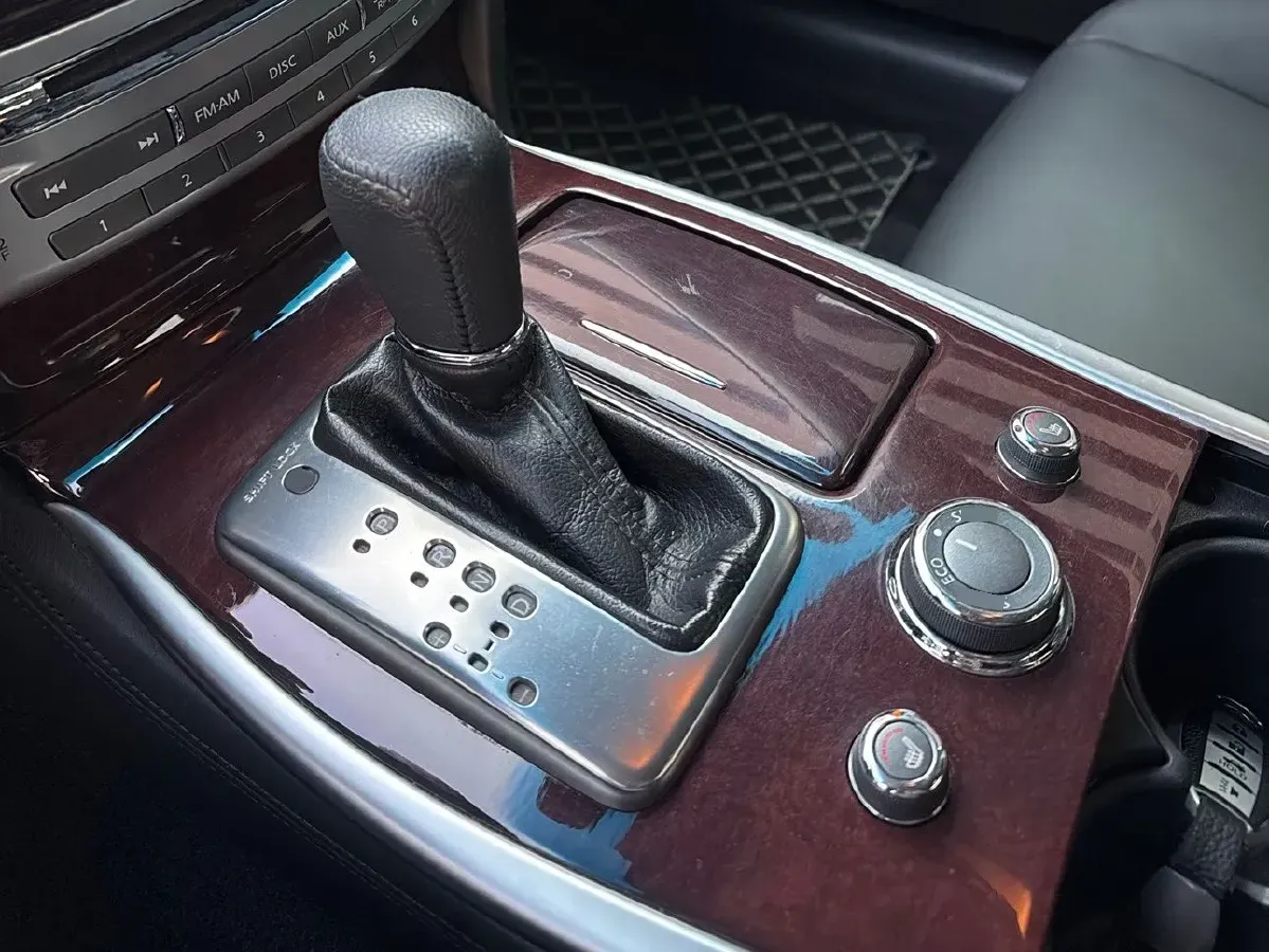 2017 Infiniti Q70 2.5L 222HP V6 7AT,autocango,china used car exporter,china ev exporter,chinese used car exporter,chinese used ev exporter