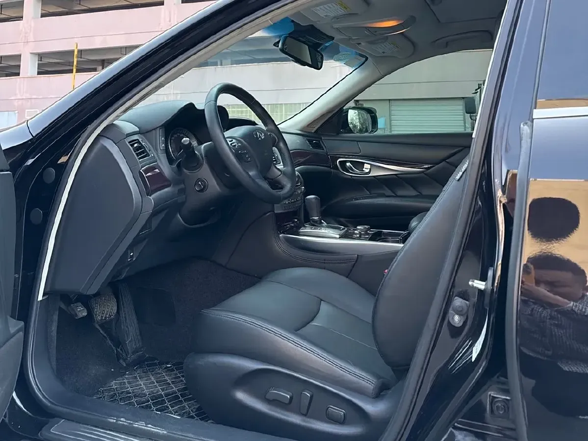 2017 Infiniti Q70 2.5L 222HP V6 7AT,autocango,china used car exporter,china ev exporter,chinese used car exporter,chinese used ev exporter