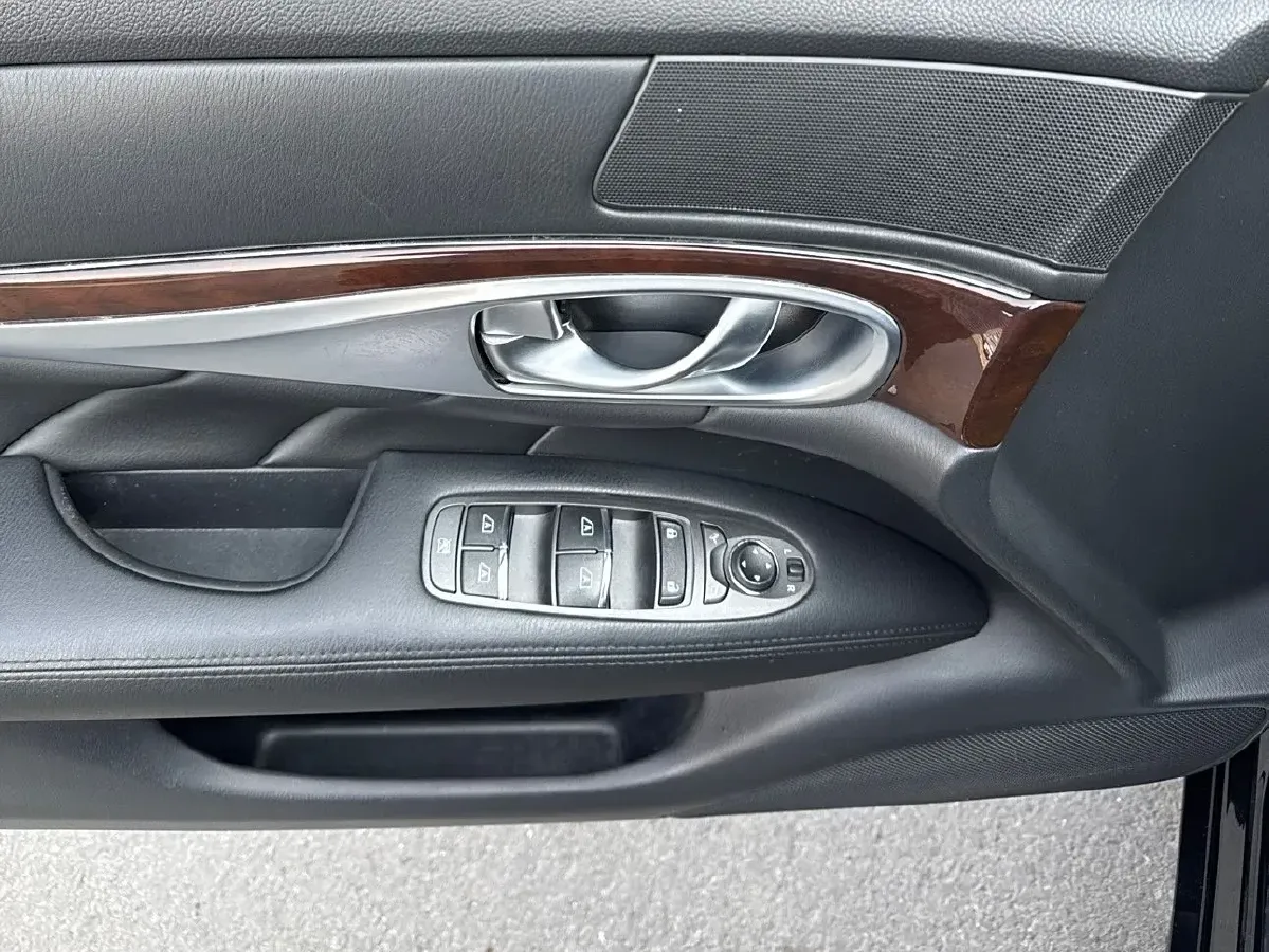 2017 Infiniti Q70 2.5L 222HP V6 7AT,autocango,china used car exporter,china ev exporter,chinese used car exporter,chinese used ev exporter