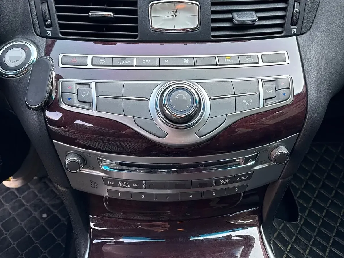 2017 Infiniti Q70 2.5L 222HP V6 7AT,autocango,china used car exporter,china ev exporter,chinese used car exporter,chinese used ev exporter