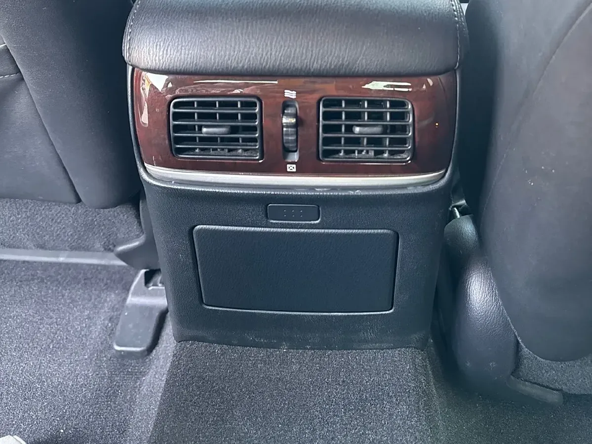 2017 Infiniti Q70 2.5L 222HP V6 7AT,autocango,china used car exporter,china ev exporter,chinese used car exporter,chinese used ev exporter