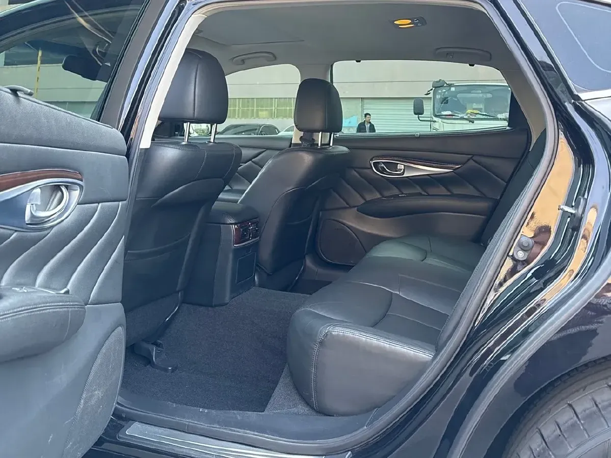 2017 Infiniti Q70 2.5L 222HP V6 7AT,autocango,china used car exporter,china ev exporter,chinese used car exporter,chinese used ev exporter