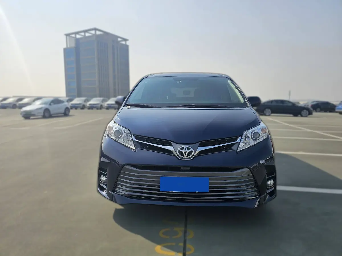 2015 Toyota Sienna 3.5L 269HP V6 6AT