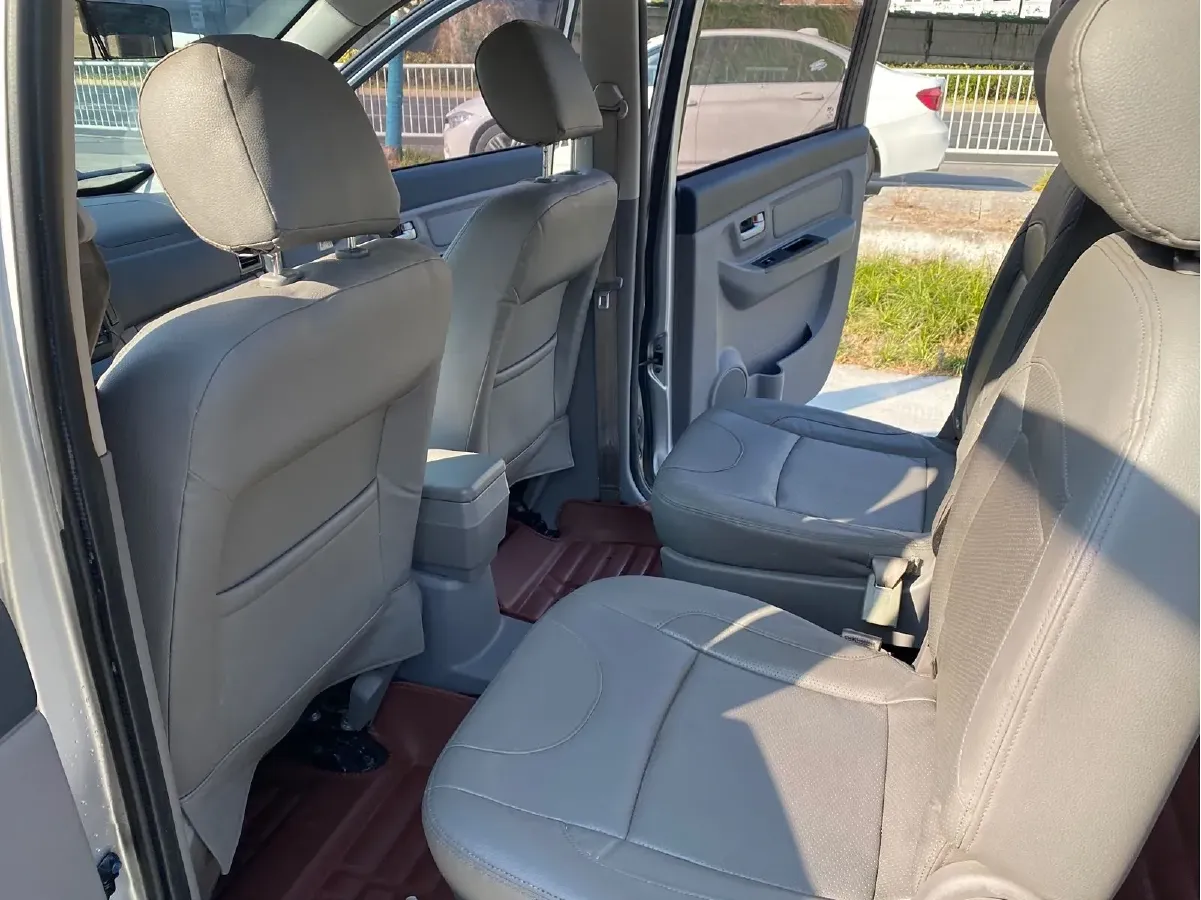 2014 BAIC WeiWang M20 1.5L 106HP L4 5MT,autocango,china used car exporter,china ev exporter,chinese used car exporter,chinese used ev exporter