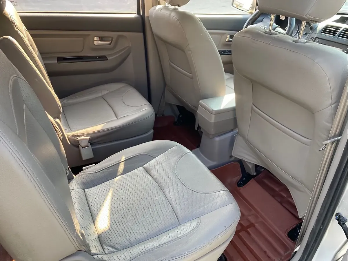 2014 BAIC WeiWang M20 1.5L 106HP L4 5MT,autocango,china used car exporter,china ev exporter,chinese used car exporter,chinese used ev exporter