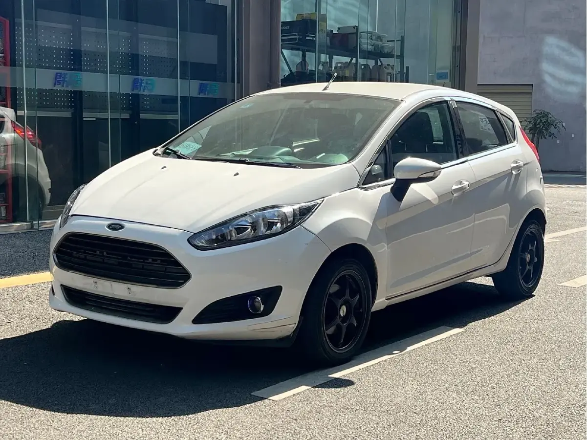 2013 Ford Fiesta 1.5L 110HP L4 5MT