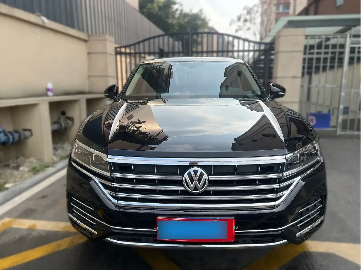 2019 Volkswagen Touareg 2.0T 245HP L4 8AT