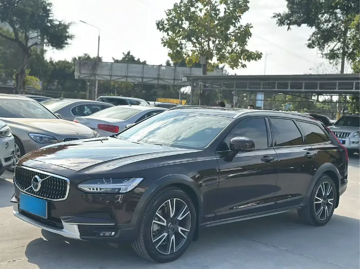 2018 Volvo V90 2.0T 254HP L4 8AT