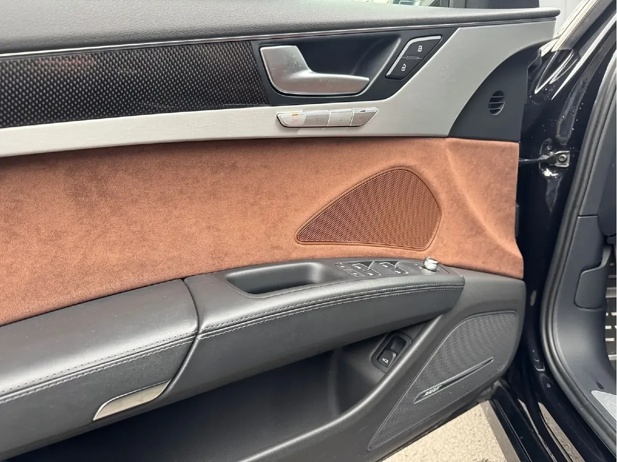 2013 Audi S8 4.0T 520HP V8 8AT,autocango,china used car exporter,china ev exporter,chinese used car exporter,chinese used ev exporter