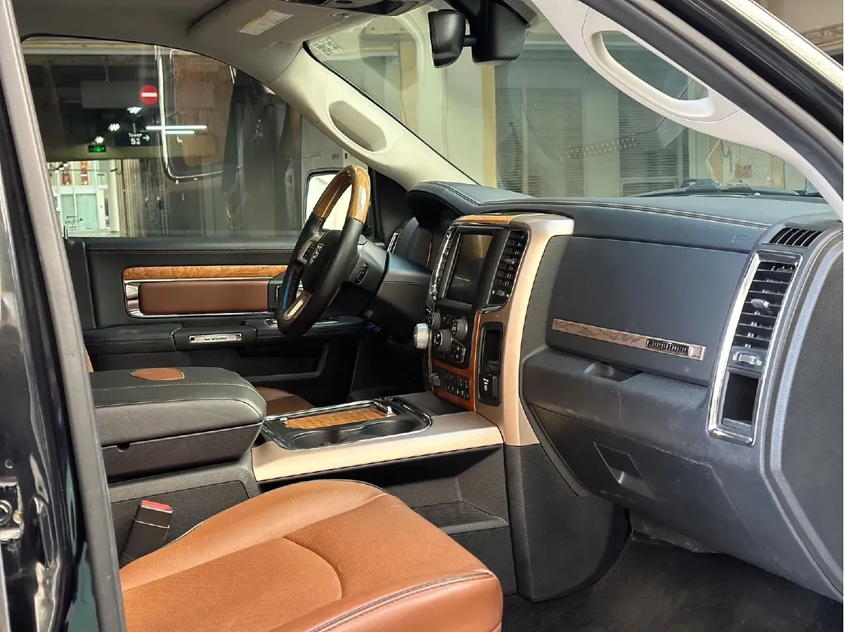 2011 RAM Trucks 5.7L 395HP V8 5AT,autocango,china used car exporter,china ev exporter,chinese used car exporter,chinese used ev exporter