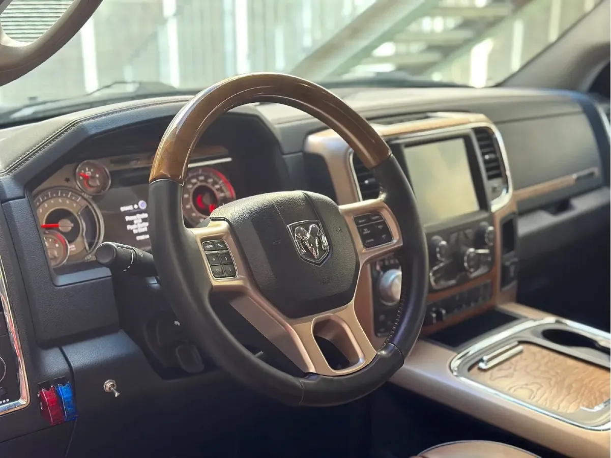 2011 RAM Trucks 5.7L 395HP V8 5AT,autocango,china used car exporter,china ev exporter,chinese used car exporter,chinese used ev exporter