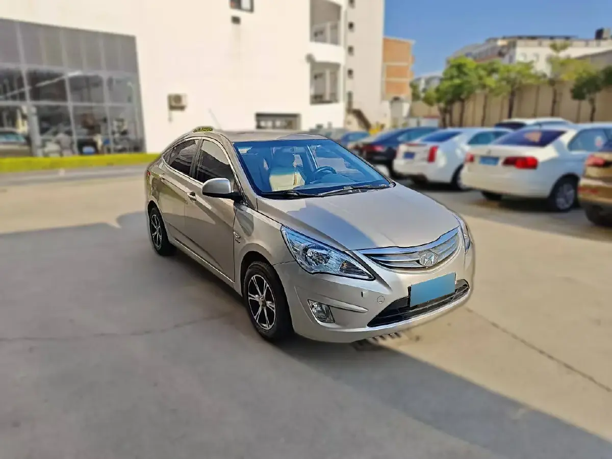 2014 Hyundai Reina 1.4L 107HP L4 5MT