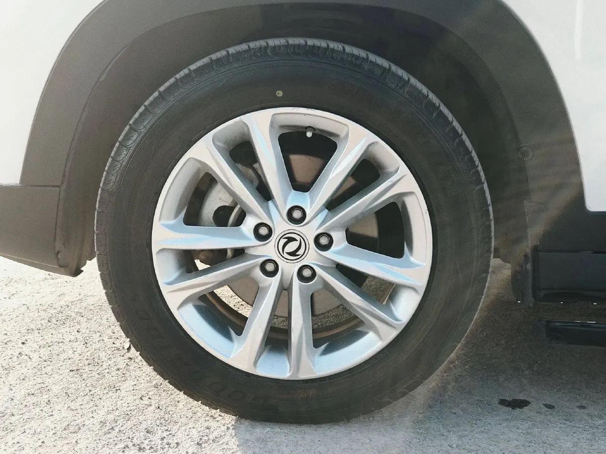 2018 DongFeng Fengon Fengon S560 1.8L 139HP L4 CVT,autocango,china used car exporter,china ev exporter,chinese used car exporter,chinese used ev exporter