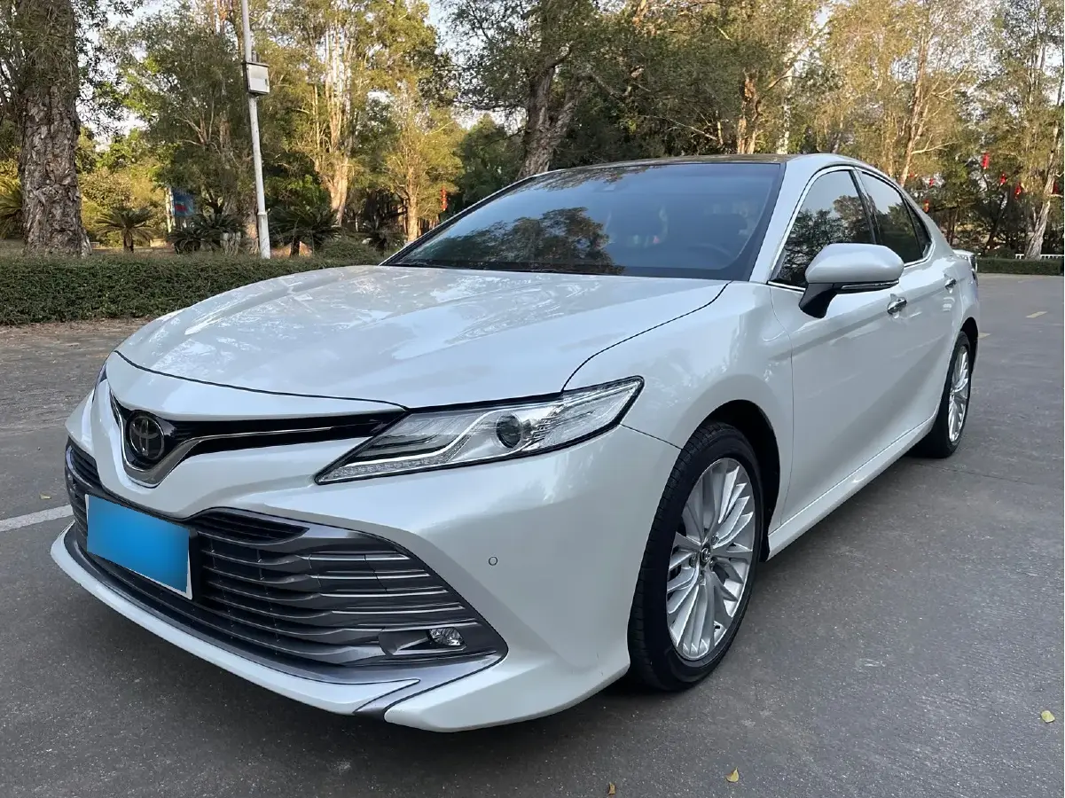 2019 Toyota Camry 2.5L 209HP L4 8AT
