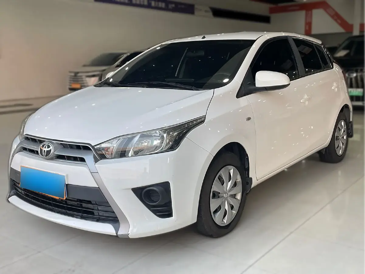 2015 Toyota Yaris L 1.5L 107HP L4 4AT